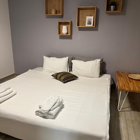 Isalos Suites Néa Péramos Eksteriør billede