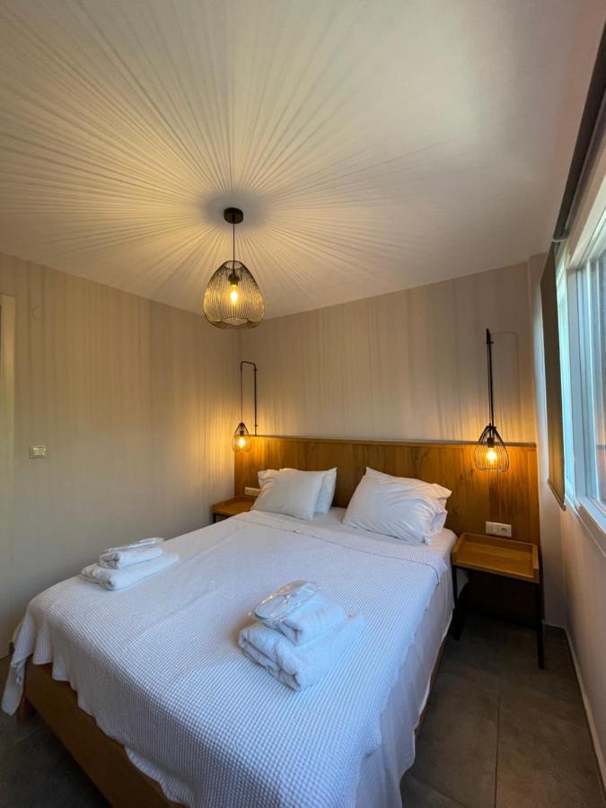 Isalos Suites Néa Péramos Eksteriør billede