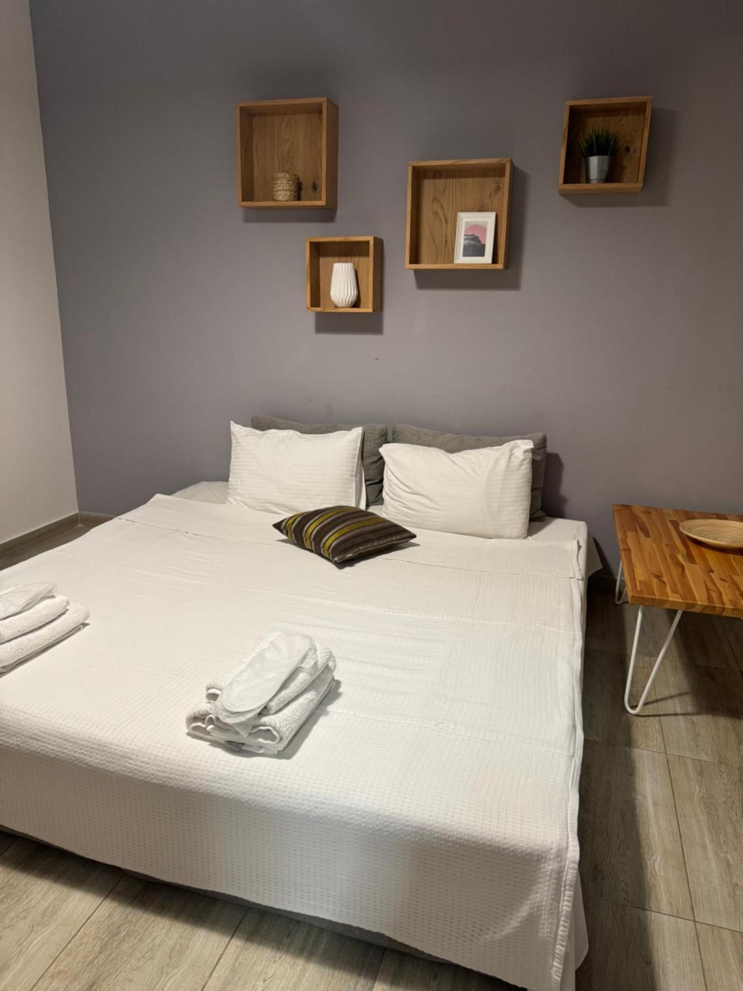 Isalos Suites Néa Péramos Eksteriør billede