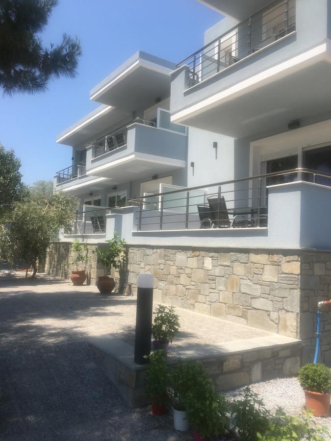 Isalos Suites Néa Péramos Eksteriør billede