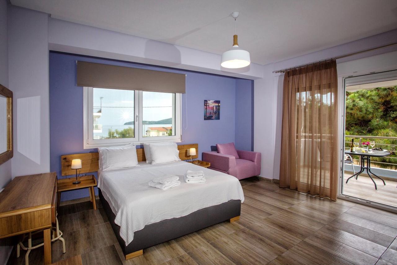 Isalos Suites Néa Péramos Eksteriør billede