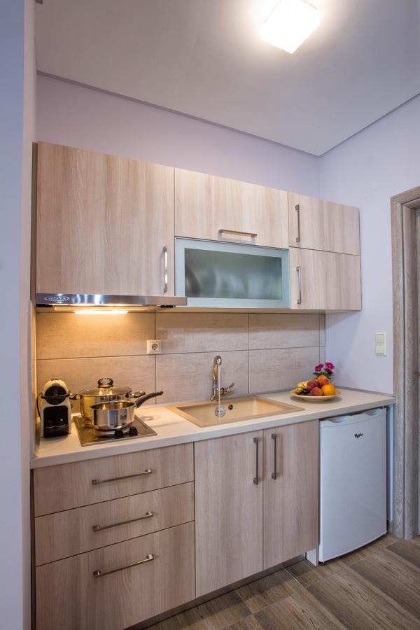 Isalos Suites Néa Péramos Eksteriør billede