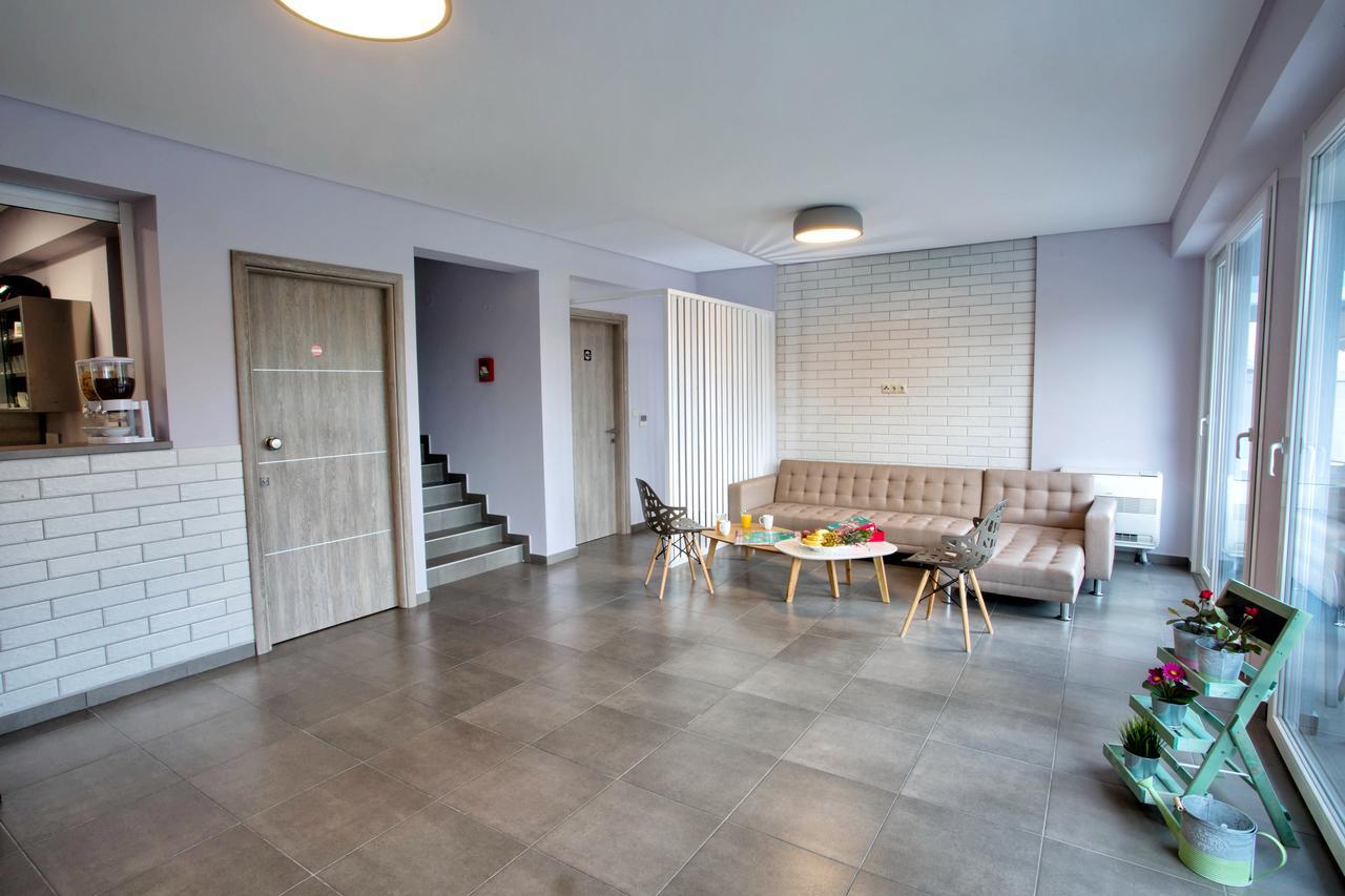 Isalos Suites Néa Péramos Eksteriør billede