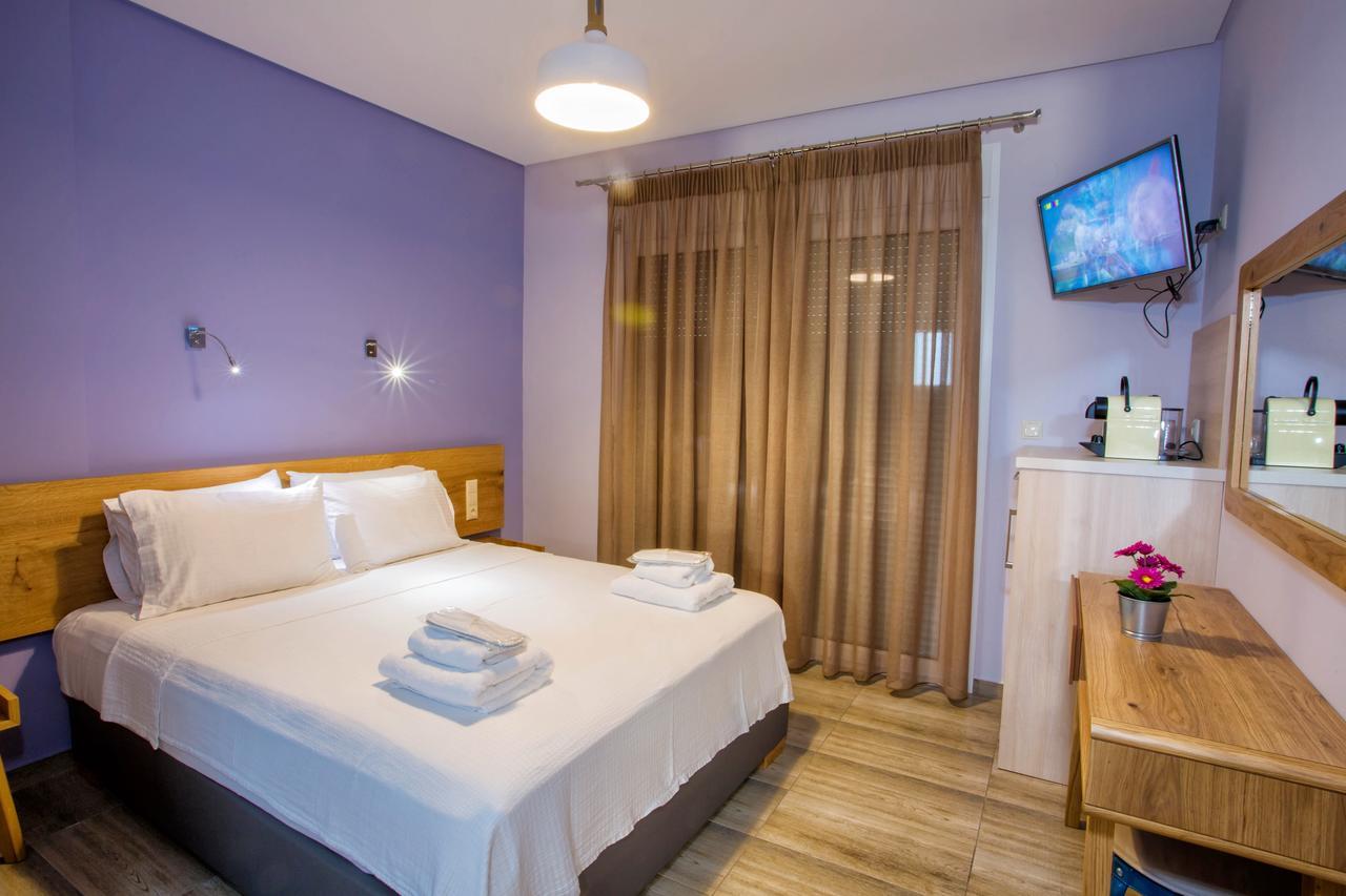 Isalos Suites Néa Péramos Eksteriør billede