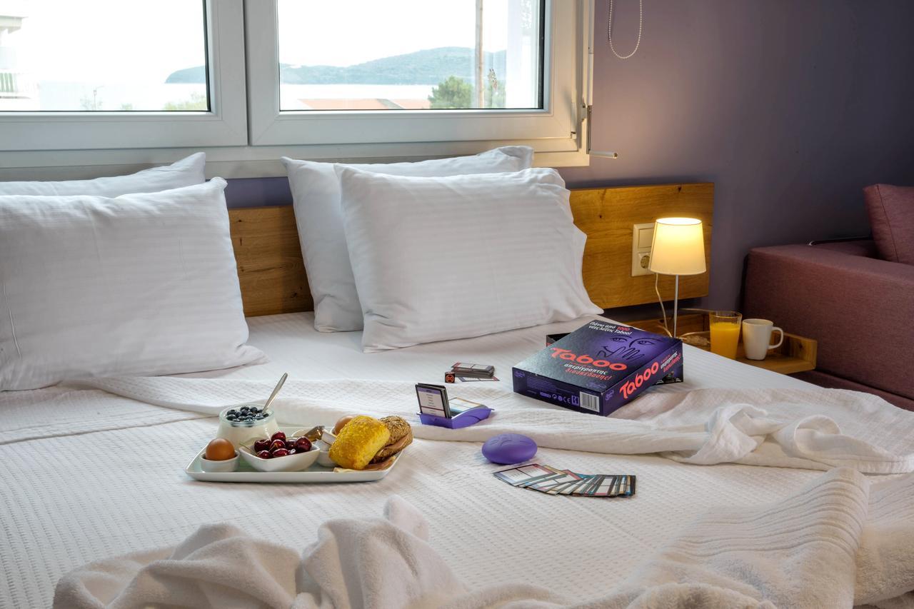 Isalos Suites Néa Péramos Eksteriør billede